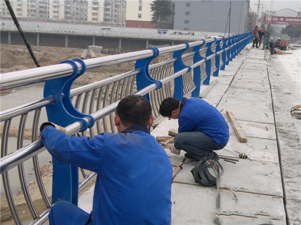 东营不锈钢桥梁护栏除锈维护的重要性及其方法